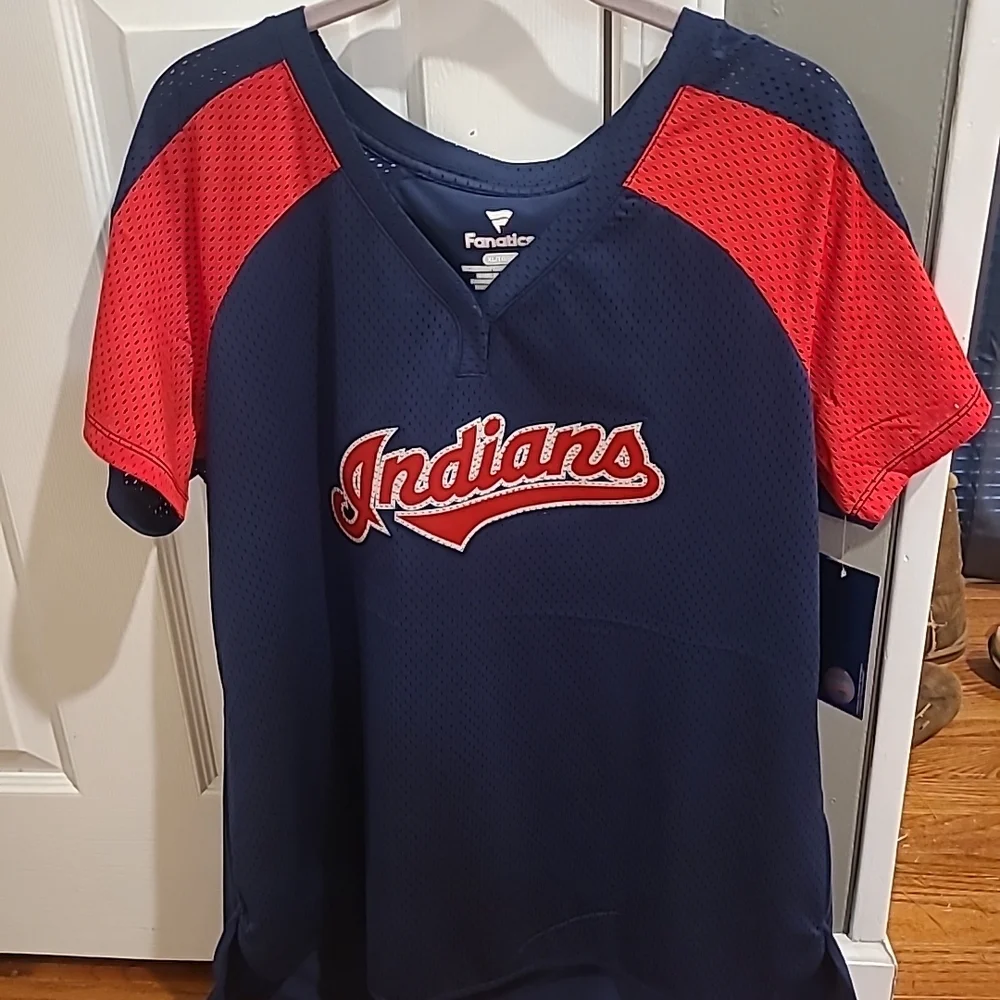Cleveland Indians Women's V-Neck Jersey T-Shirt Size XL Fanatics  MLB NWT - Picture 7 of 7